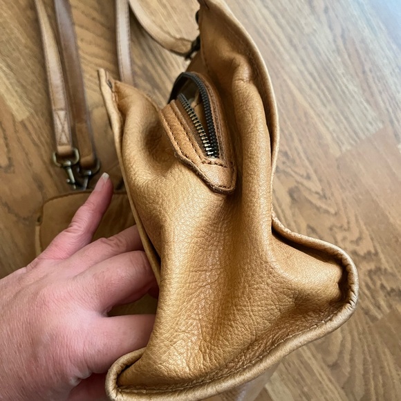 Tan Leather Bag by American Leather Co - Picture 5 of 16